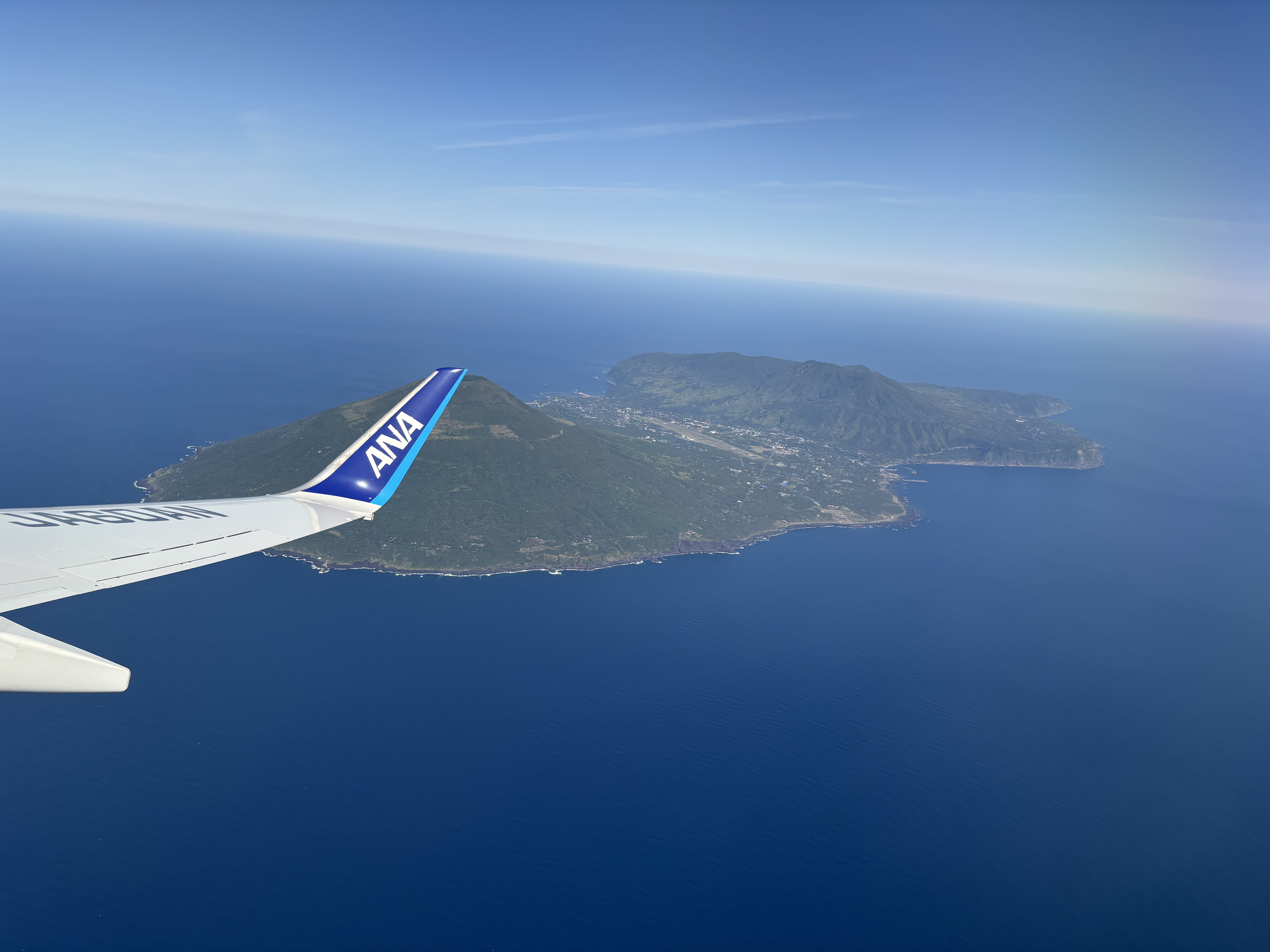 飞机上俯瞰八丈岛