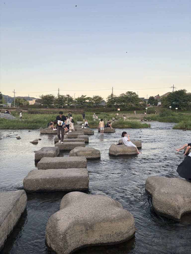 充满了故事的石头桥。